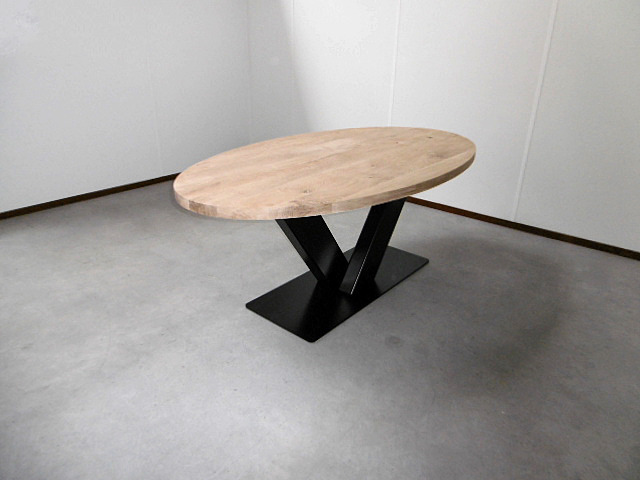 Tafel met – STAAL